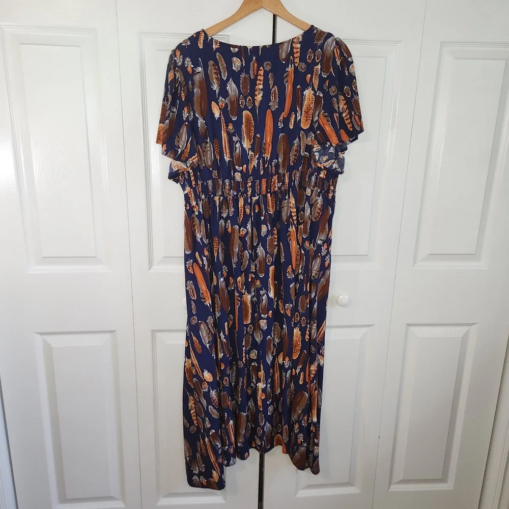 BloomChic Navy Blue Feather Print Smocked Waist V-Neck Midi Dress Size 18-20 - Picture 2 of 10